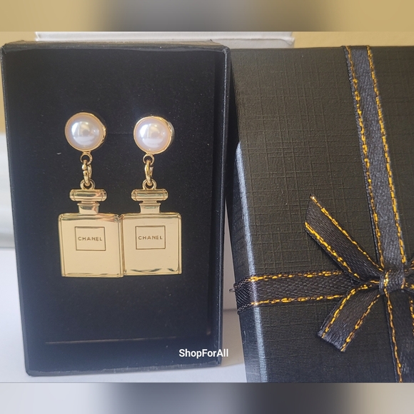 Chanel - Picture 3 of 16